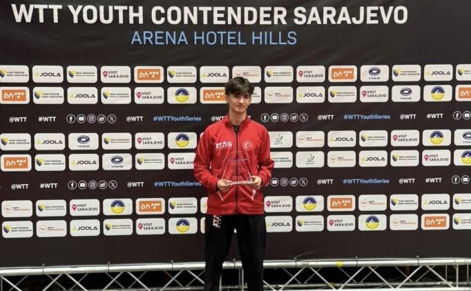 Berk �ztoprak, Masa Tenisi Gen�lik Turu'nda �ampiyon oldu