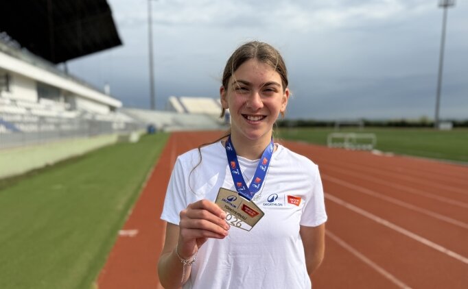 �ampiyon atlet Ada �zt�rk, k�rs� hedefinden vazge�miyor