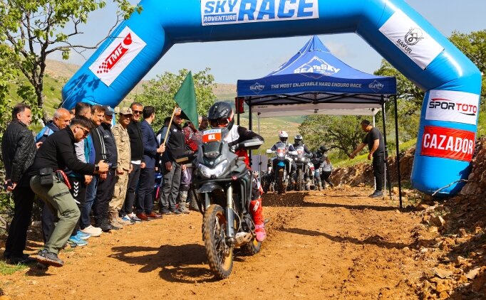 Mardin'de 'Sky Adventure' motosiklet yar��� ba�lad�