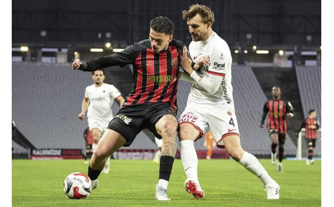 S�per Lig'de k�mede kalma sava��!