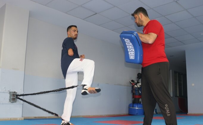 Milli para tekvandocu Osman Ert�rk'�n g�z� Avrupa �ampiyonlu�unda