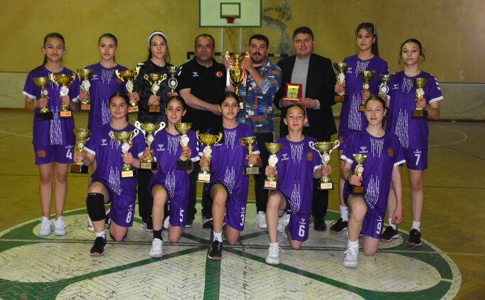 Beldedeki ortaokuldan hentbol milli tak�m�na 9 ��renci se�ildi