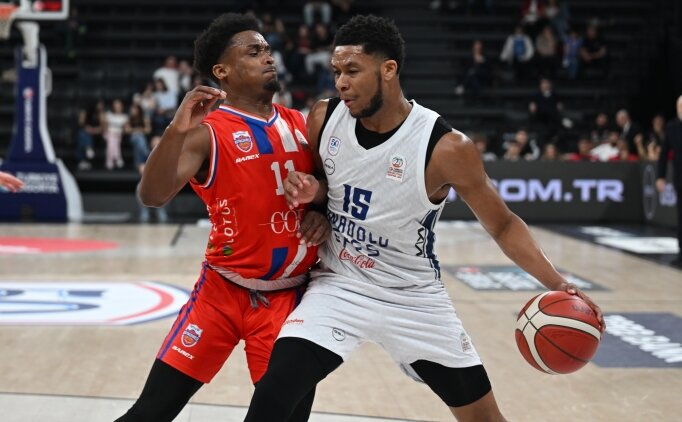 Anadolu Efes, normal sezonu 34 say� farkl� galibiyetle bitirdi!