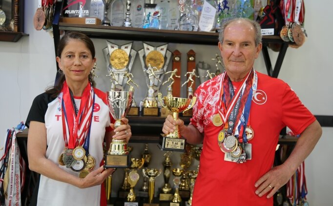 Kar� koca master atletler, yeni madalyalara birlikte ko�uyor