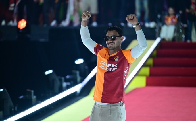 Galatasaray'da ayr�l�k talebi: 'Ba�lad���m yere d�neyim'