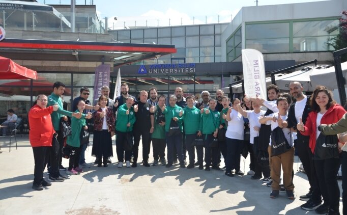 Engelliler Haftas�'nda �zel sporcular ile �niversite ��rencileri bir araya geldi