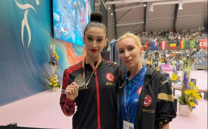 Hatice G�k�e Emir'den tarihi madalya