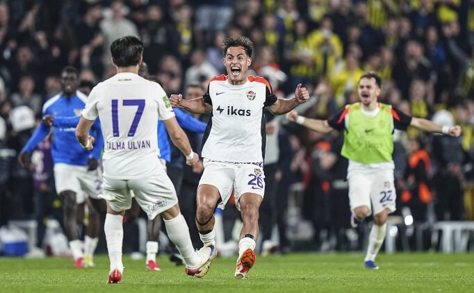 Ey�pspor, son haftalarla ligde kald�!