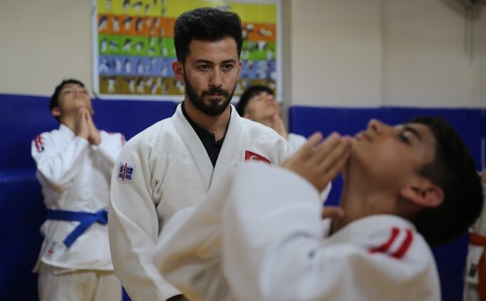 Milli judocu Mehmet Ali Ravi, ba�ar�s�n� antren�rl�k kariyerinde de s�rd�r�yor