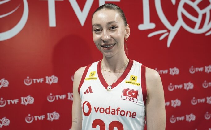 Merve �zbilir ve Buse �nal'�n milli forma gururu!