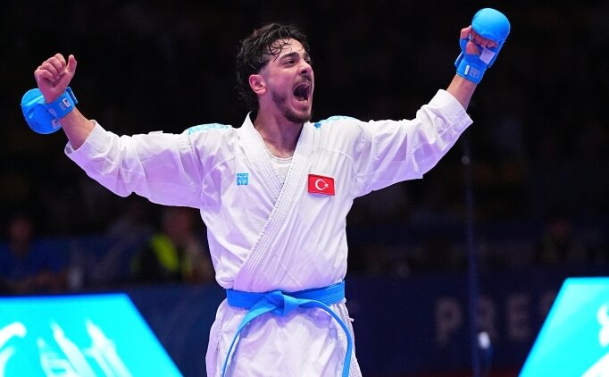 Karate �ampiyonas�'nda �mer Faruk Y�r�r'den alt�n madalya
