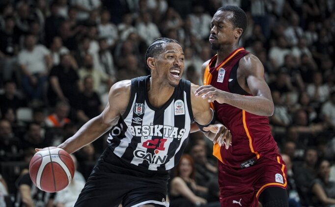 Be�ikta� ile Galatasaray yar� final i�in parkede