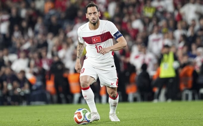 Hakan �alhano�lu'ndan Avustralya cevab�: 'Onlar �yle d���ns�n!'
