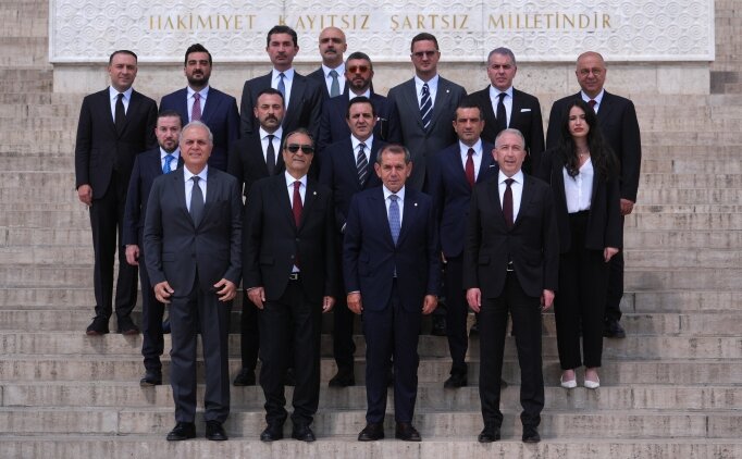 Galatasaray Kul�b�nden An�tkabir'e ziyaret