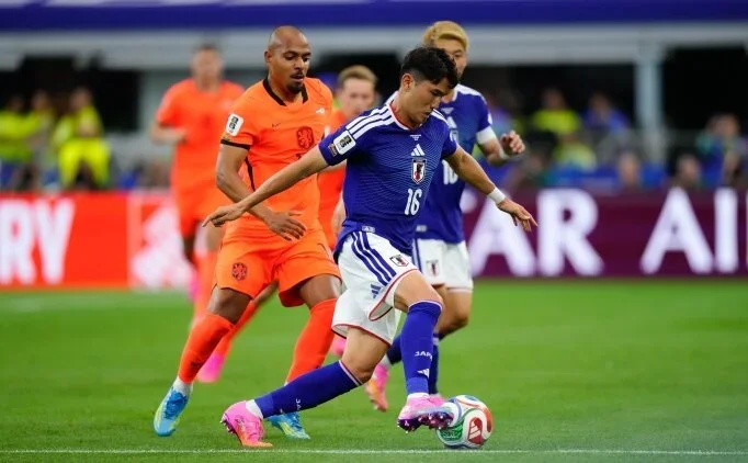 Hollanda iki kez �ne ge�ti, Japonya pes etmedi