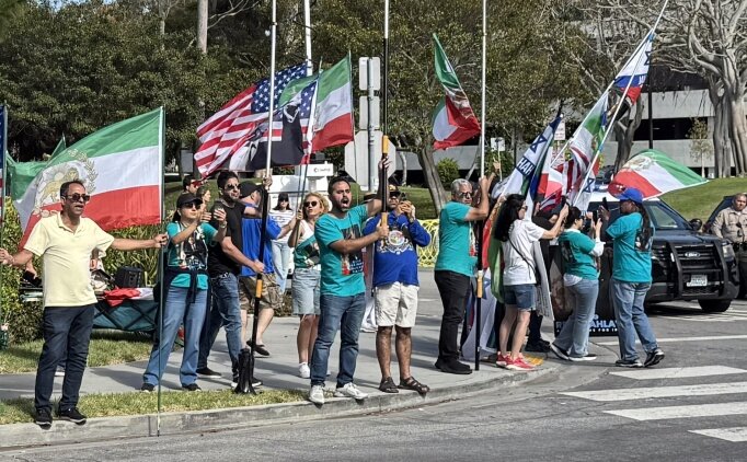 �ran Milli Tak�m�'na Los Angeles'ta protesto!