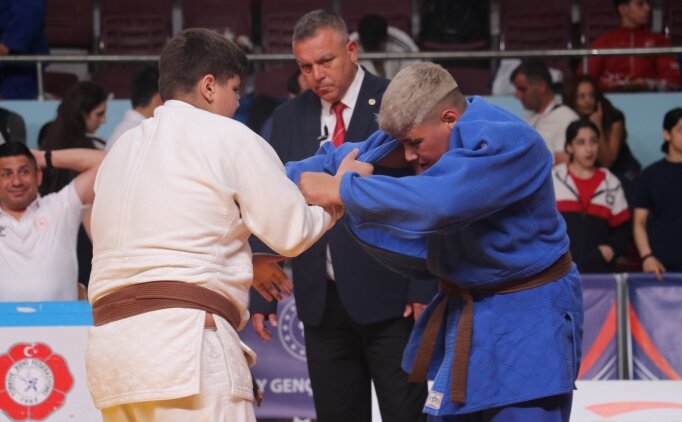 Ye�ilay Y�ld�zlar T�rkiye Judo �ampiyonas� Hatay'da devam ediyor
