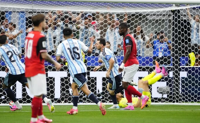 Messi tarihe ge�ti; Arjantin son 32'yi garantiledi