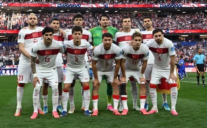 D�nya Kupas�'na veda eden A Milli Futbol Tak�m� yurda d�nd�