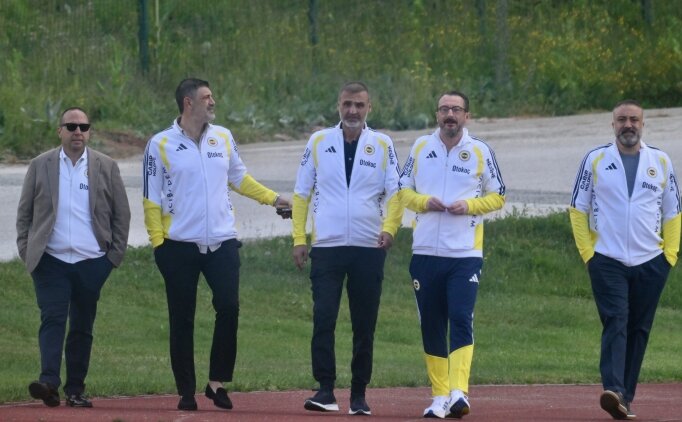 Fenerbah�e y�netimi Topuk Yaylas�'nda tak�mla bulu�tu