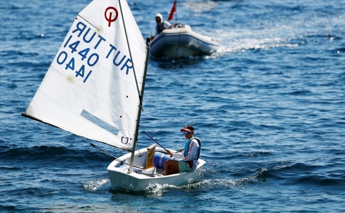 Milli yelkenci Eren'in hedefi olimpiyatlar