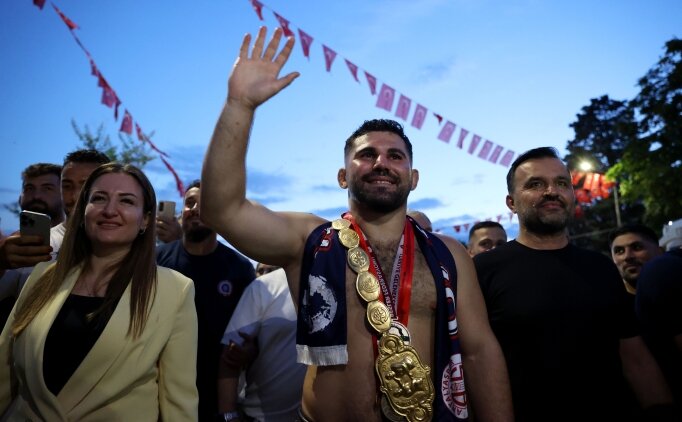 Ba�pehlivan Erkan Ta�: '�ocukluk hayalimi ger�ekle�tirdim'