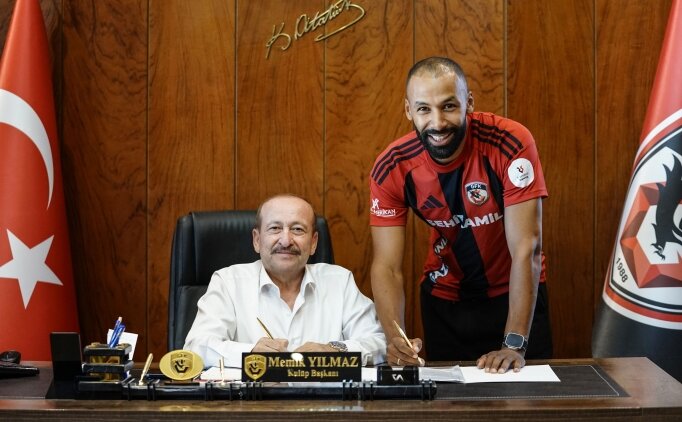 Gaziantep FK, Naz�m Sangare ile yeni s�zle�me imzalad�