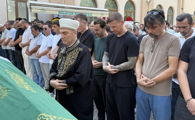 Eski milli futbolcu Serdar Aziz'in babas�n�n cenazesi defnedildi