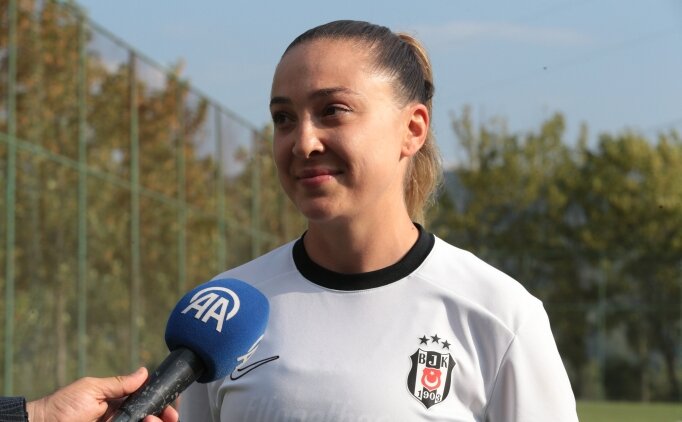 Berna Yeni�eri ve Sevgi Karao�lu'ndan �ampiyonluk mesaj�