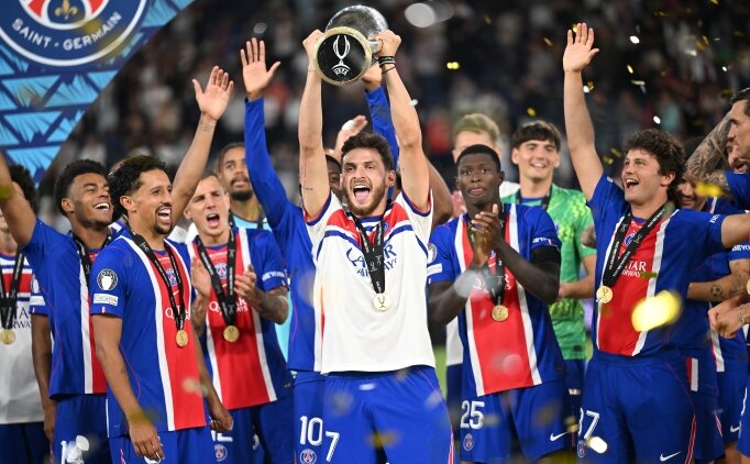 UEFA S�per Kupa �ampiyonu Paris Saint-Germain, kupas�n� ald�