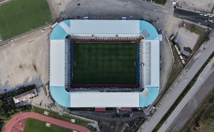 Erzurumspor taraftar� 3 sezon sonra statlar�ndaki t�m trib�nlerde yerini alacak