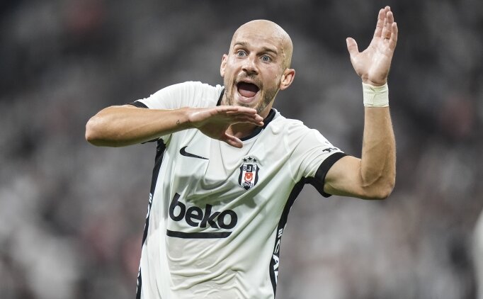 Be�ikta�'ta Vaclav Cerny sakatland�!