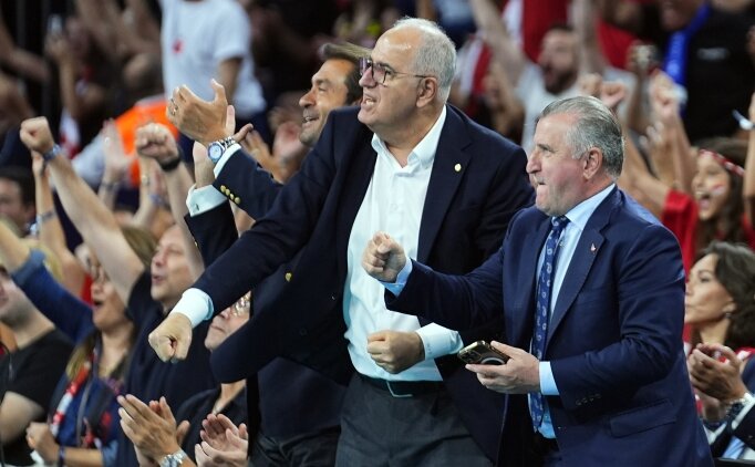 Mehmet Akif �st�nda�: 'T�rkiye'de i� aramas�n'