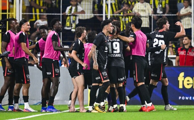 Be�ikta�'ta 6 isim ilk Fenerbah�e derbisini oynad�