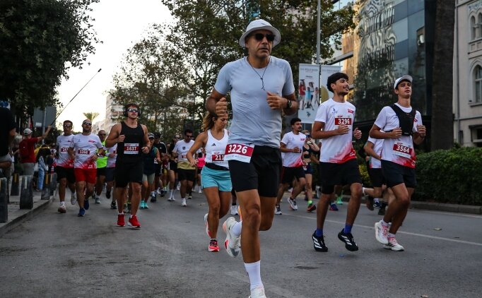  �zmir Yar� Maratonu'nun kazananlar� belli oldu