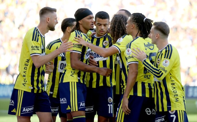 Fenerbah�e rakiplerini ge�ti