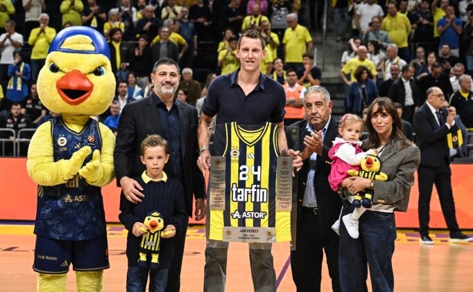 Fenerbah�e'den Vesely'ye veda seremonisi