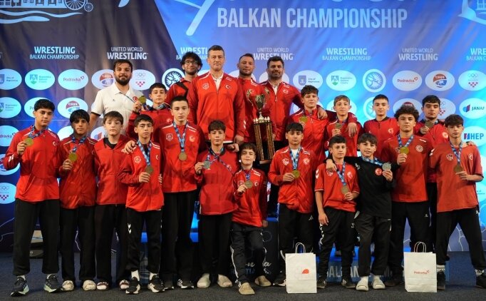 15 Ya� Alt� G�re� Milli Tak�m�, Balkan �ampiyonu oldu
