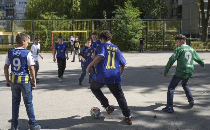 Bosna Hersek'te Edin Dzeko'dan ��rencilere ilham!