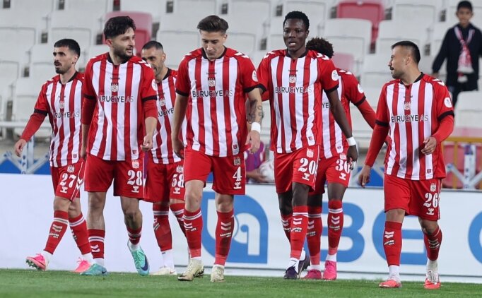 Sivasspor evinde 3 puan hasretini sonland�rd�