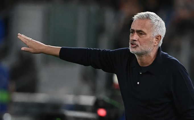 Jose Mourinho, transfere kap�y� kapatt�!