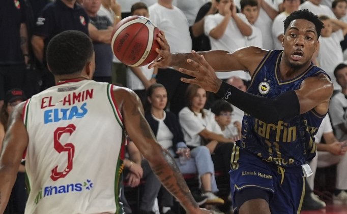 Fenerbah�e Tarfin, deplasmanda Kar��yaka'y� devirdi