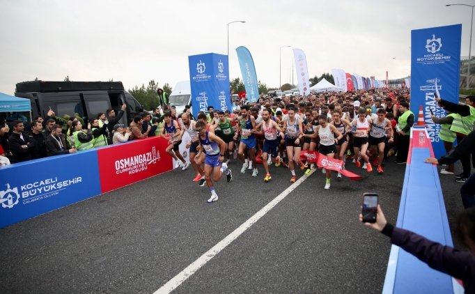Osmangazi K�pr�s�'nde 'Cumhuriyet Ko�usu' d�zenlendi