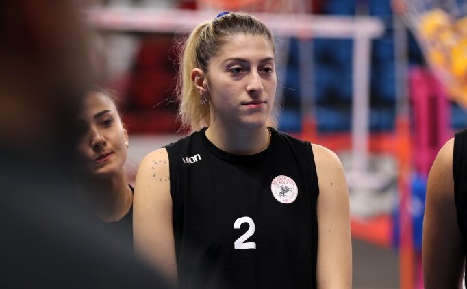 �lbank Kad�n Voleybol Tak�m�, 4 oyuncuyla daha anla�t�