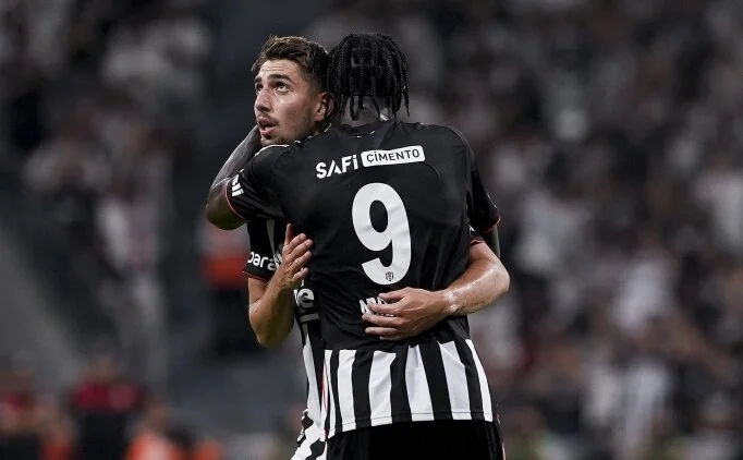 Be�ikta�, ayr�l��� KAP'a bildirdi