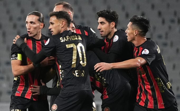 Fatih Karag�mr�k'te 4 futbolcuyla yollar ayr�ld�