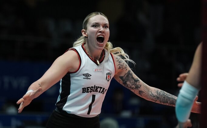 Be�ikta� Kad�n Voleybol Tak�m�, Julia Szczurowska'ya veda etti