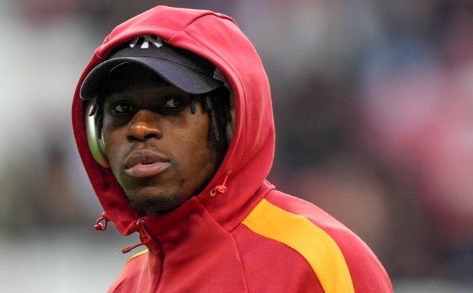 Galatasaray'da Singo 7 ma� sonra kadroda!
