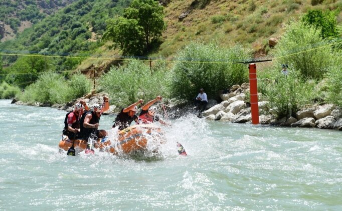 T�rkiye Rafting �ampiyonas�'n�n ���nc� aya�� �atak'ta ba�lad�