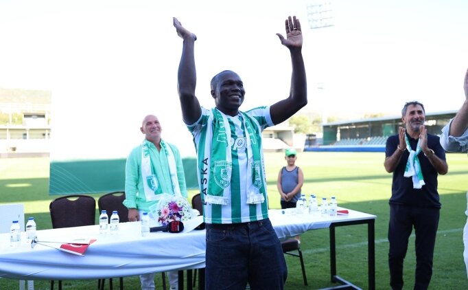 Bodrum FK'da Vincent Aboubakar'a co�kulu imza t�reni